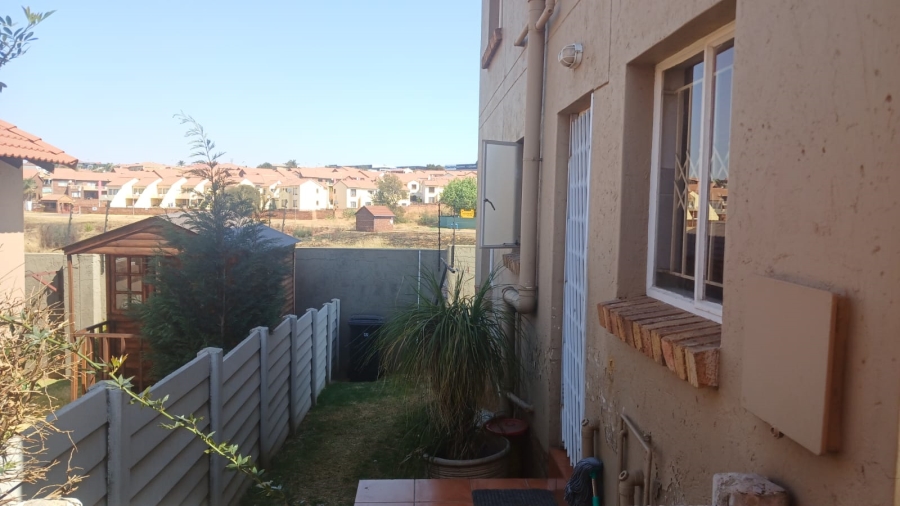 4 Bedroom Property for Sale in Mondeor Gauteng