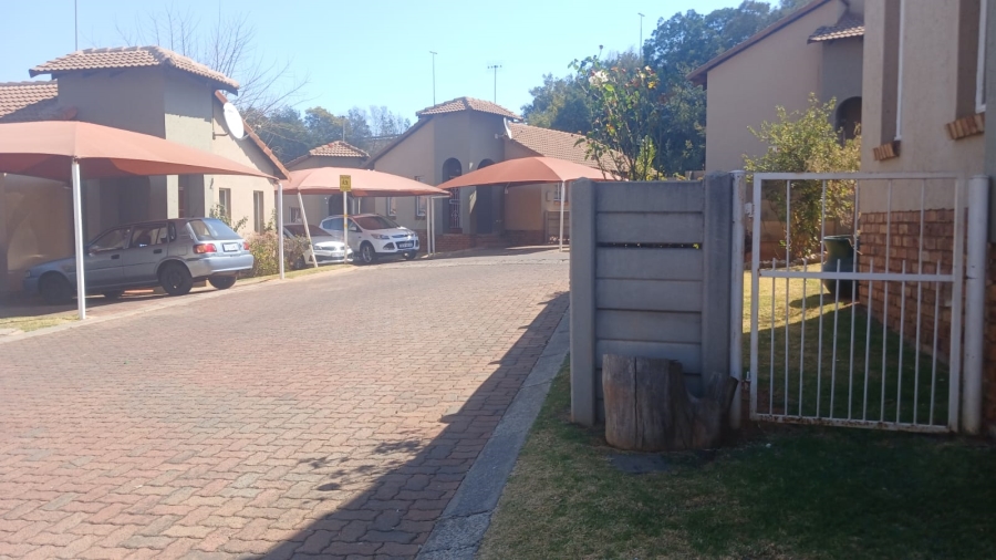 4 Bedroom Property for Sale in Mondeor Gauteng