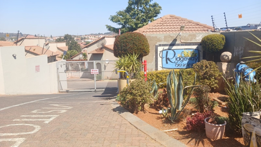 4 Bedroom Property for Sale in Mondeor Gauteng