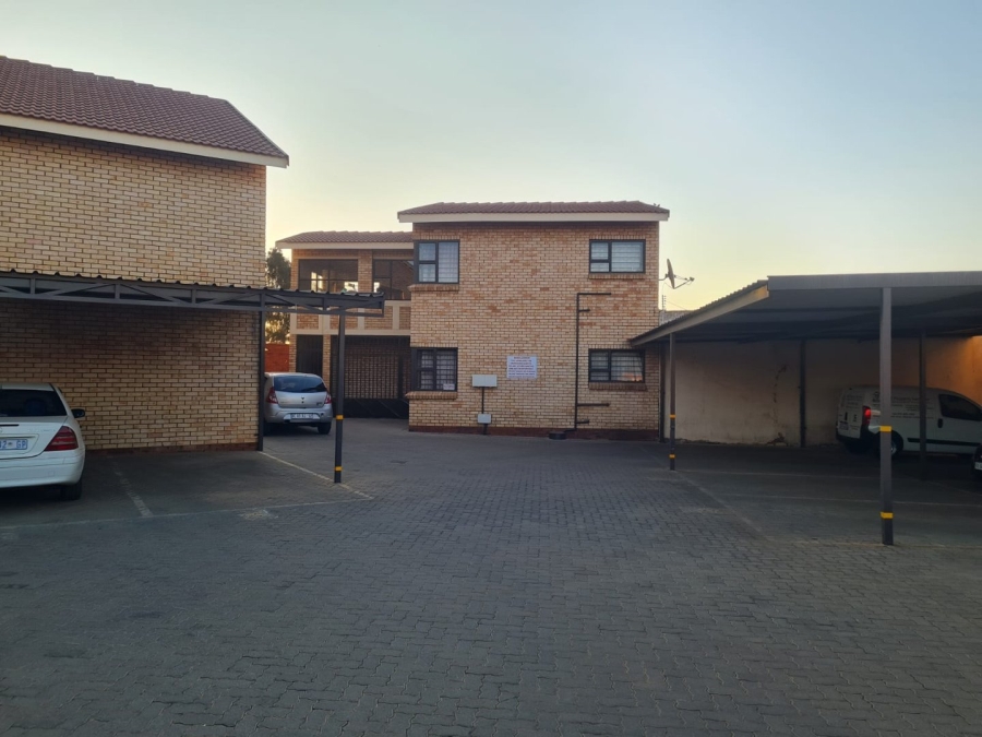1 Bedroom Property for Sale in Lenasia Ext 13 Gauteng