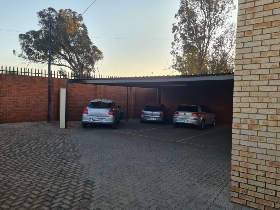 1 Bedroom Property for Sale in Lenasia Ext 13 Gauteng