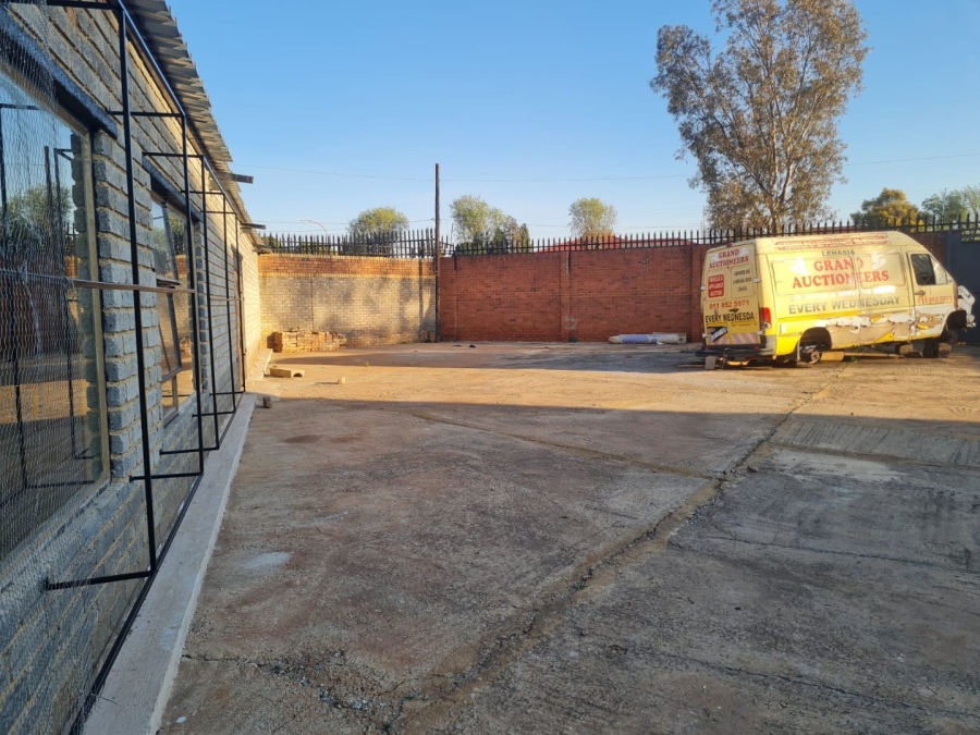 1 Bedroom Property for Sale in Lenasia Ext 13 Gauteng