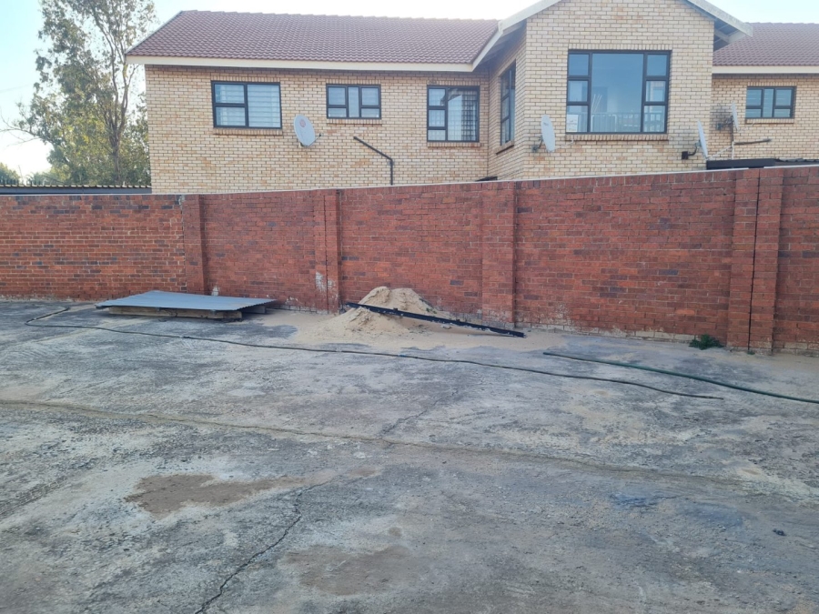 1 Bedroom Property for Sale in Lenasia Ext 13 Gauteng