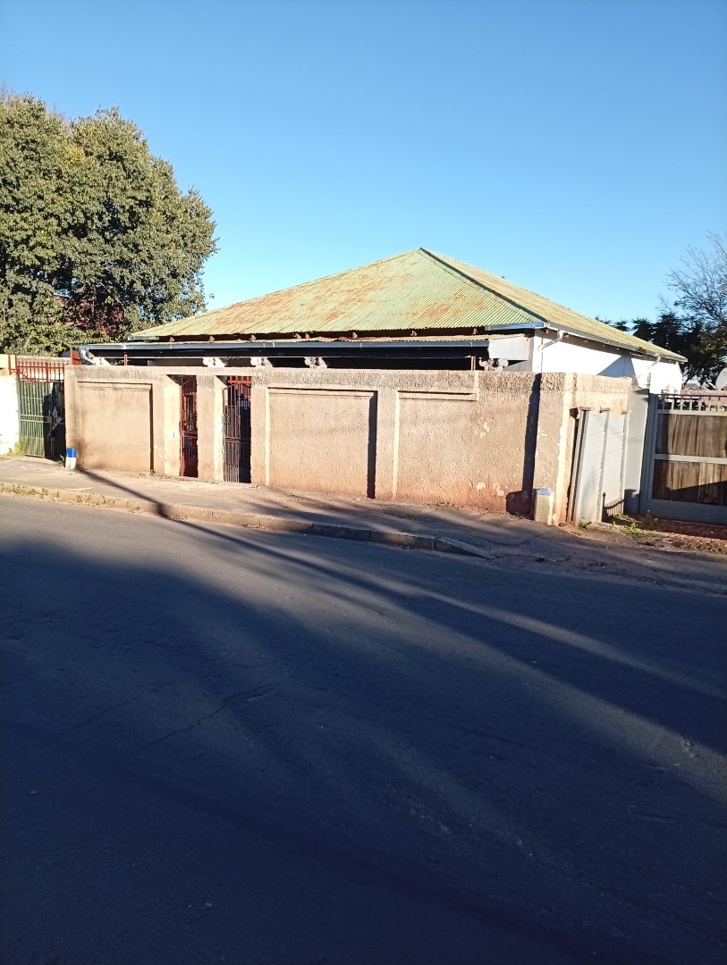8 Bedroom Property for Sale in Brixton Gauteng