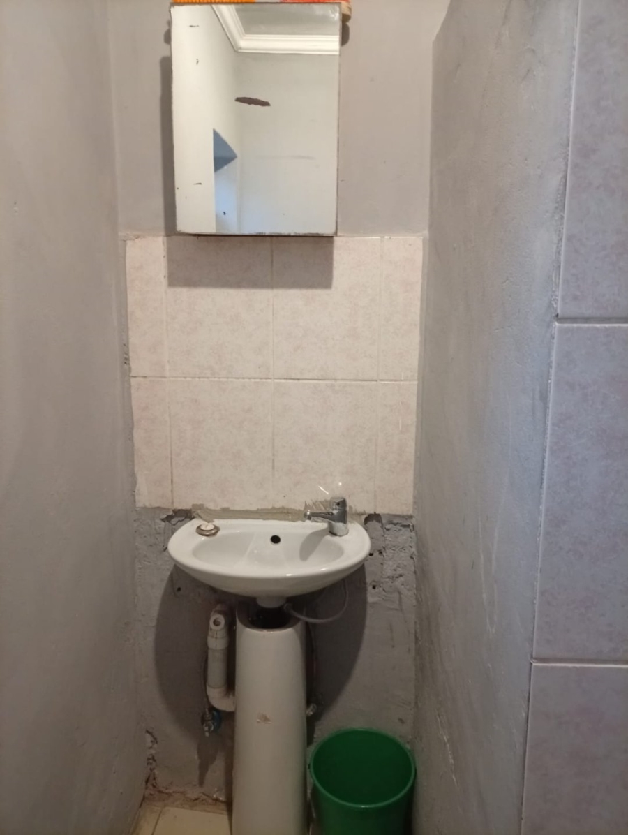 8 Bedroom Property for Sale in Brixton Gauteng