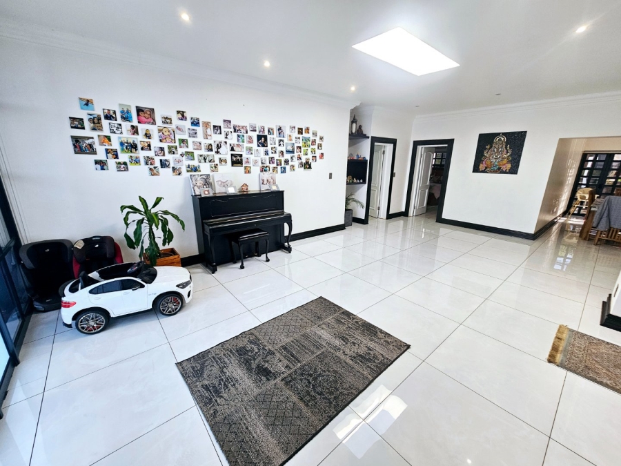 4 Bedroom Property for Sale in Eldoraigne Gauteng