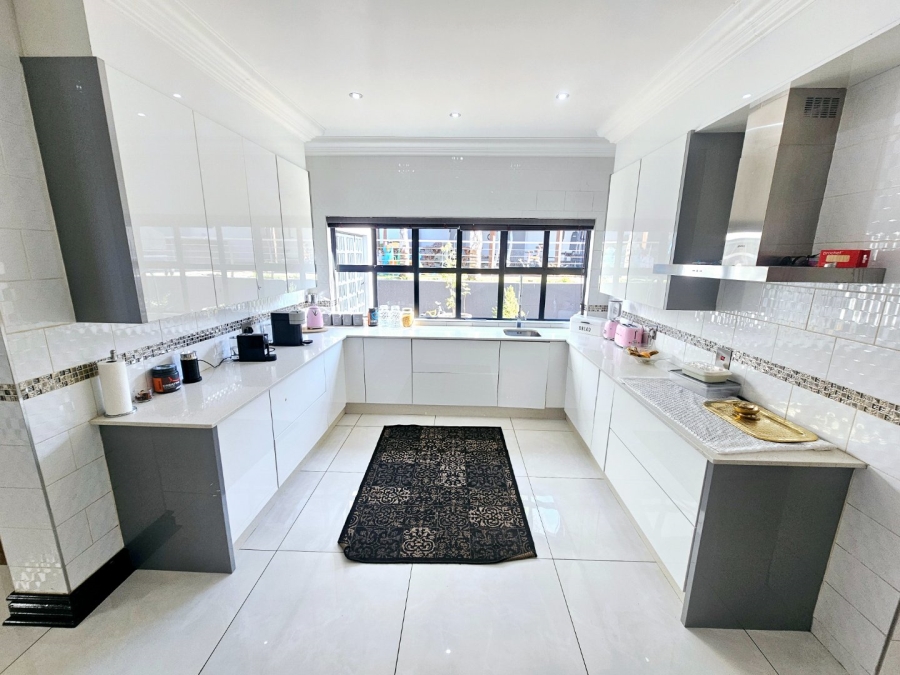 4 Bedroom Property for Sale in Eldoraigne Gauteng