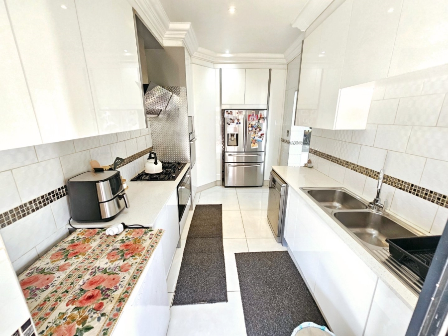 4 Bedroom Property for Sale in Eldoraigne Gauteng