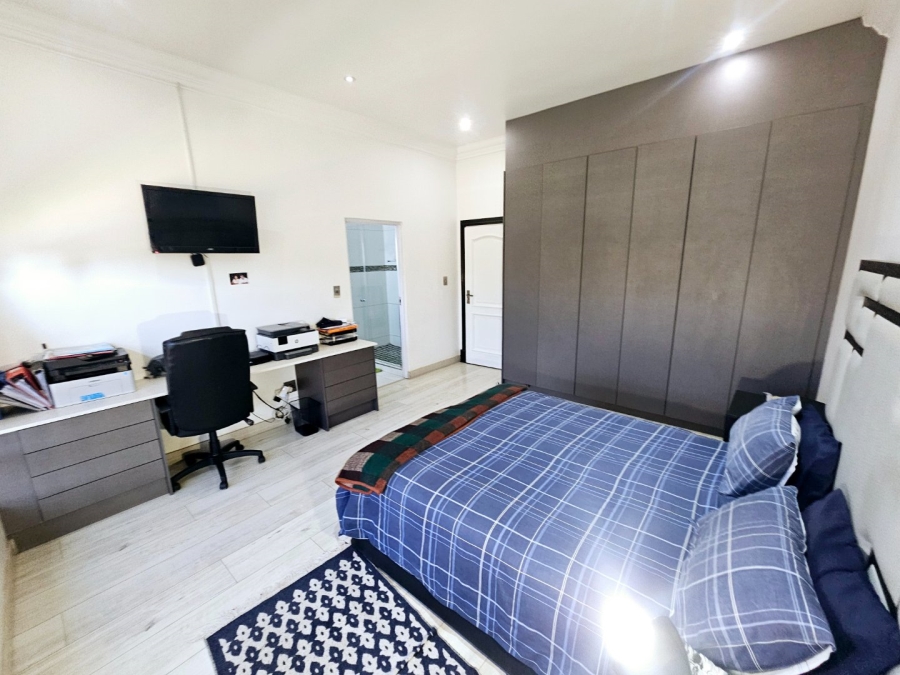 4 Bedroom Property for Sale in Eldoraigne Gauteng