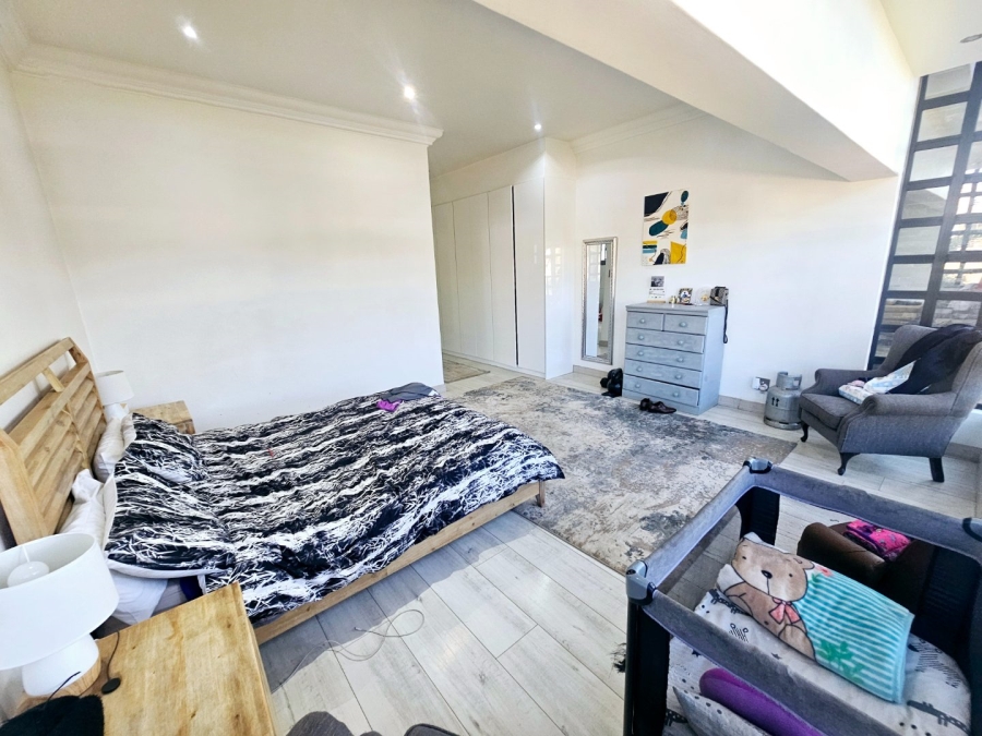 4 Bedroom Property for Sale in Eldoraigne Gauteng