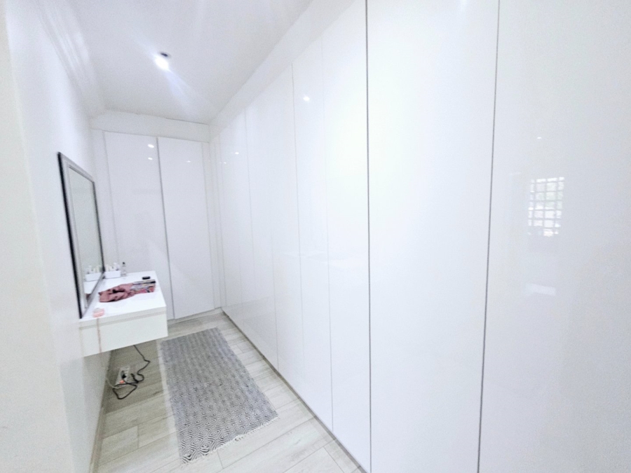 4 Bedroom Property for Sale in Eldoraigne Gauteng