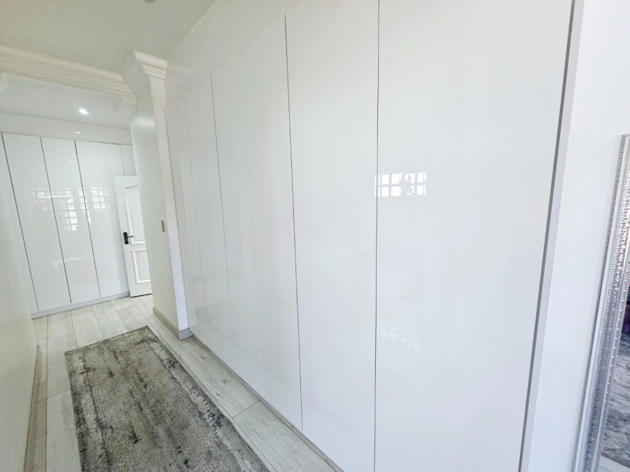 4 Bedroom Property for Sale in Eldoraigne Gauteng