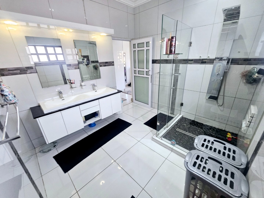 4 Bedroom Property for Sale in Eldoraigne Gauteng