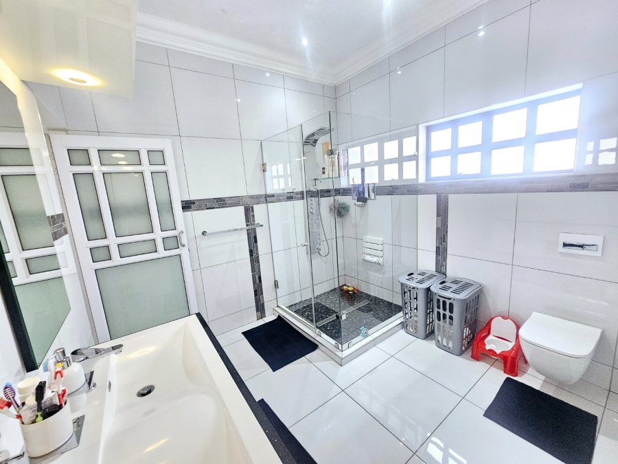 4 Bedroom Property for Sale in Eldoraigne Gauteng