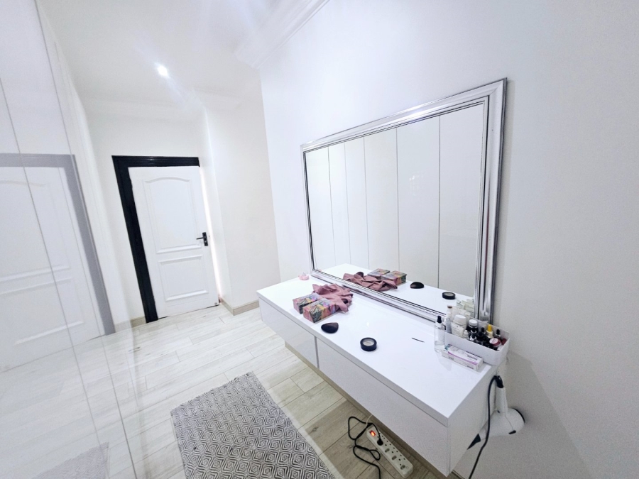 4 Bedroom Property for Sale in Eldoraigne Gauteng