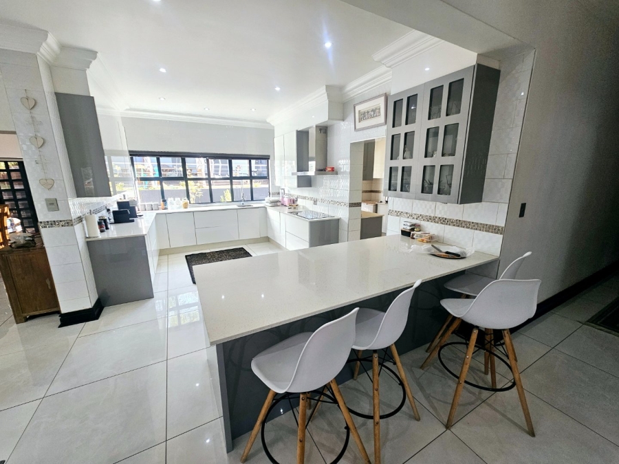 4 Bedroom Property for Sale in Eldoraigne Gauteng