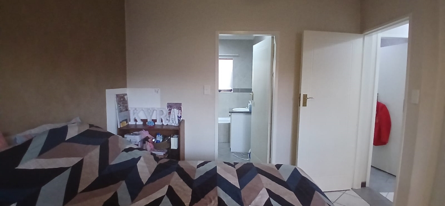 2 Bedroom Property for Sale in Monavoni Gauteng