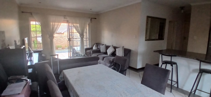 2 Bedroom Property for Sale in Monavoni Gauteng