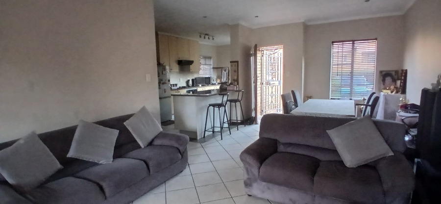 2 Bedroom Property for Sale in Monavoni Gauteng