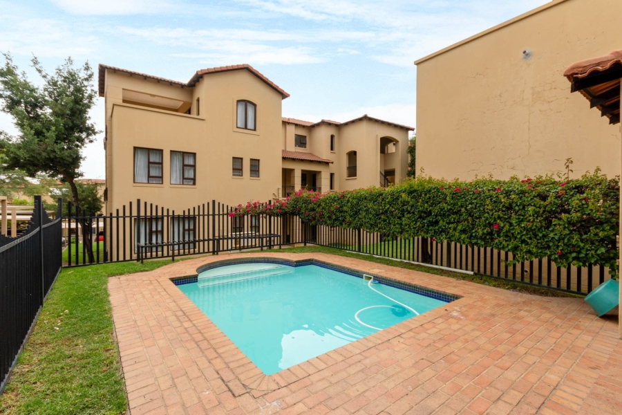 2 Bedroom Property for Sale in Erand Gardens Gauteng