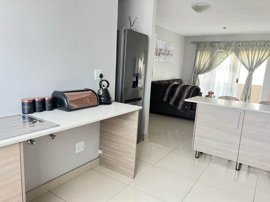 To Let 2 Bedroom Property for Rent in Blue Hills Gauteng