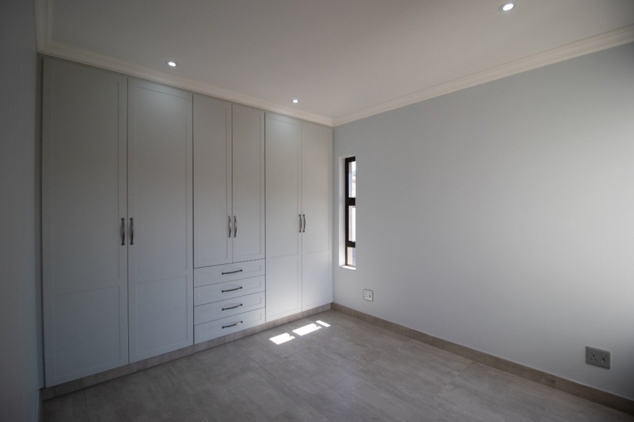 5 Bedroom Property for Sale in Comet Gauteng