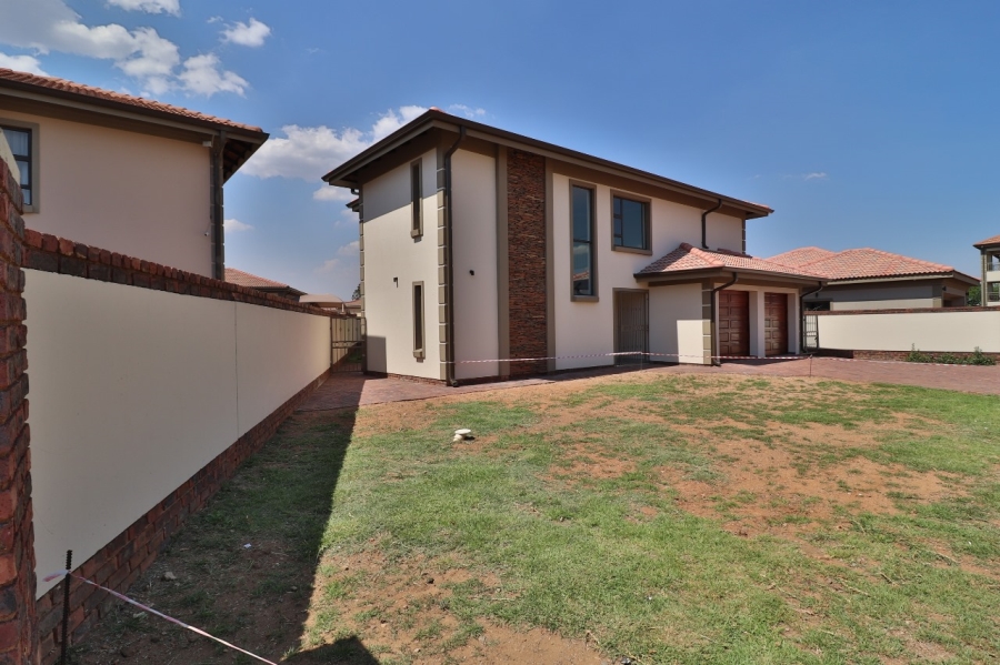 5 Bedroom Property for Sale in Comet Gauteng