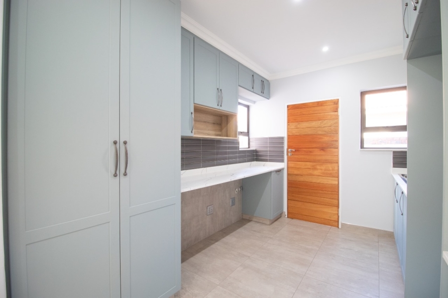 5 Bedroom Property for Sale in Comet Gauteng