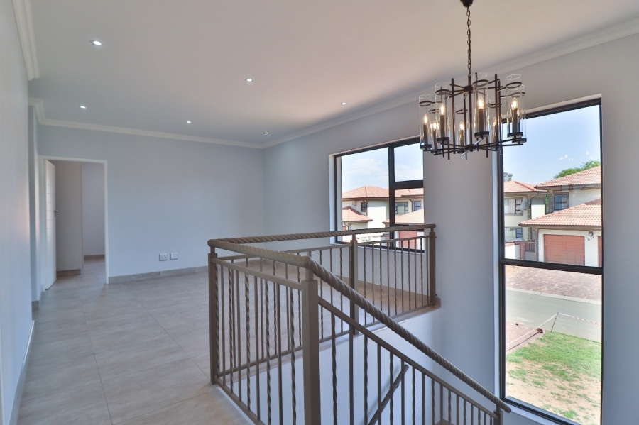 5 Bedroom Property for Sale in Comet Gauteng