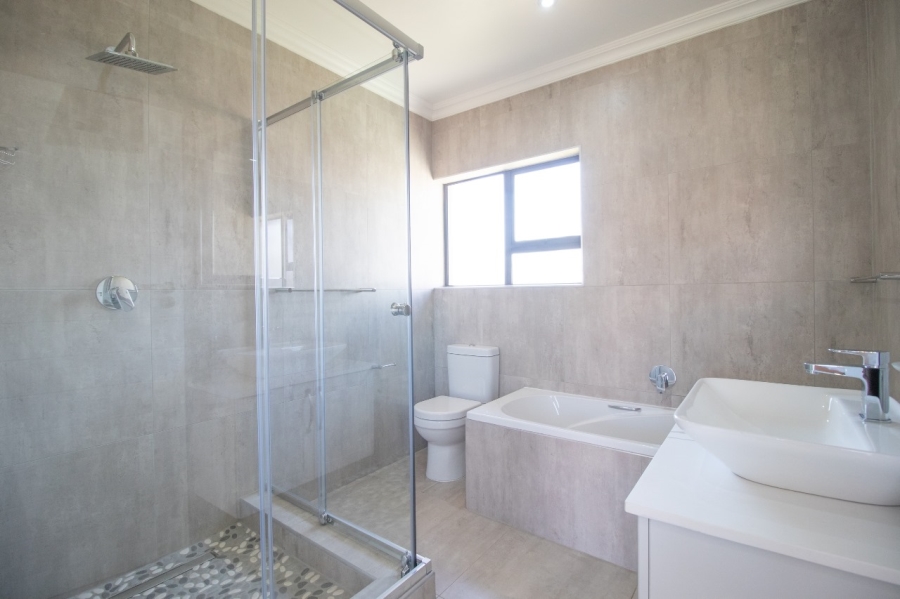 5 Bedroom Property for Sale in Comet Gauteng