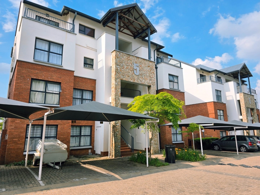To Let 2 Bedroom Property for Rent in Greenstone Crest Gauteng