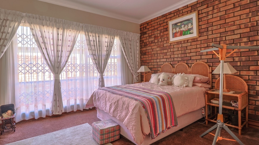5 Bedroom Property for Sale in Meyersdal Gauteng