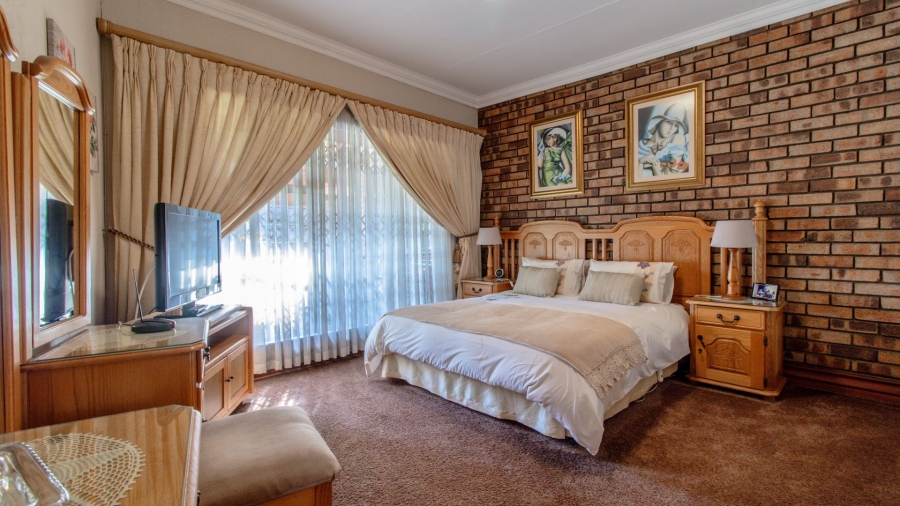 5 Bedroom Property for Sale in Meyersdal Gauteng