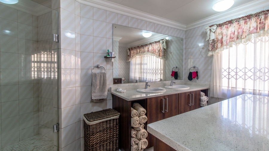 5 Bedroom Property for Sale in Meyersdal Gauteng