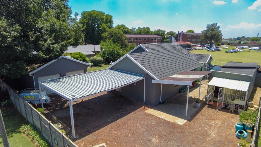 4 Bedroom Property for Sale in Bonaero Park Gauteng