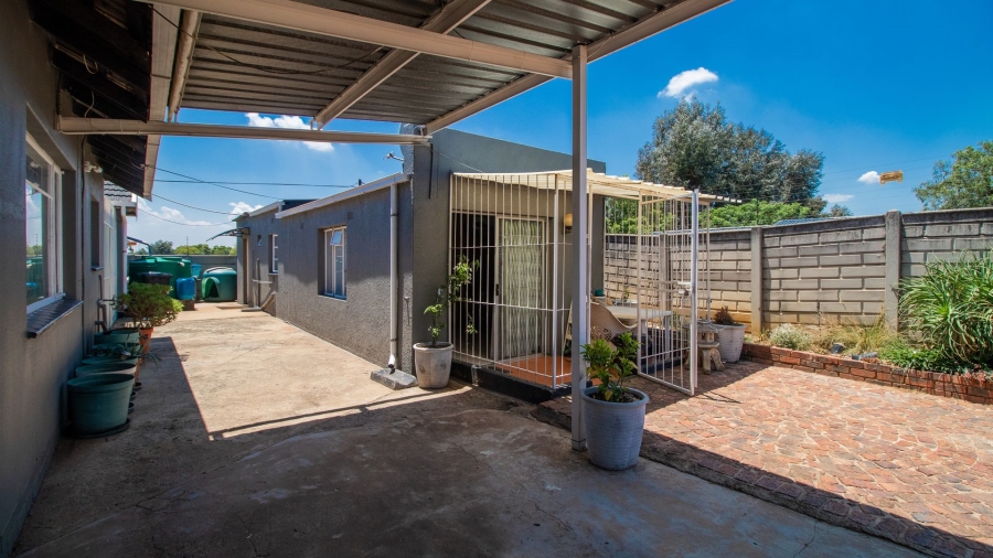 4 Bedroom Property for Sale in Bonaero Park Gauteng