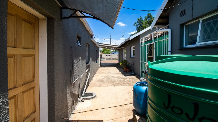 4 Bedroom Property for Sale in Bonaero Park Gauteng