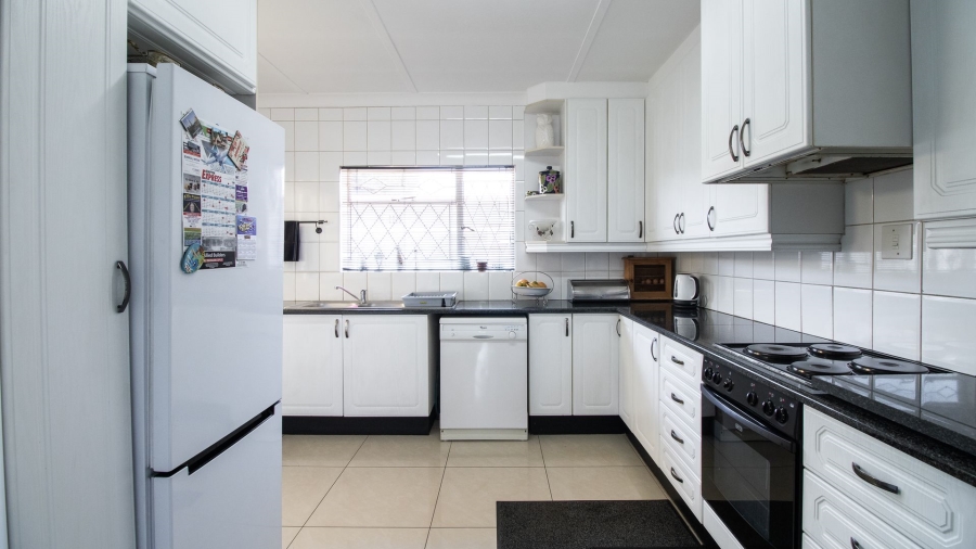 4 Bedroom Property for Sale in Bonaero Park Gauteng