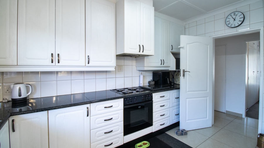 4 Bedroom Property for Sale in Bonaero Park Gauteng