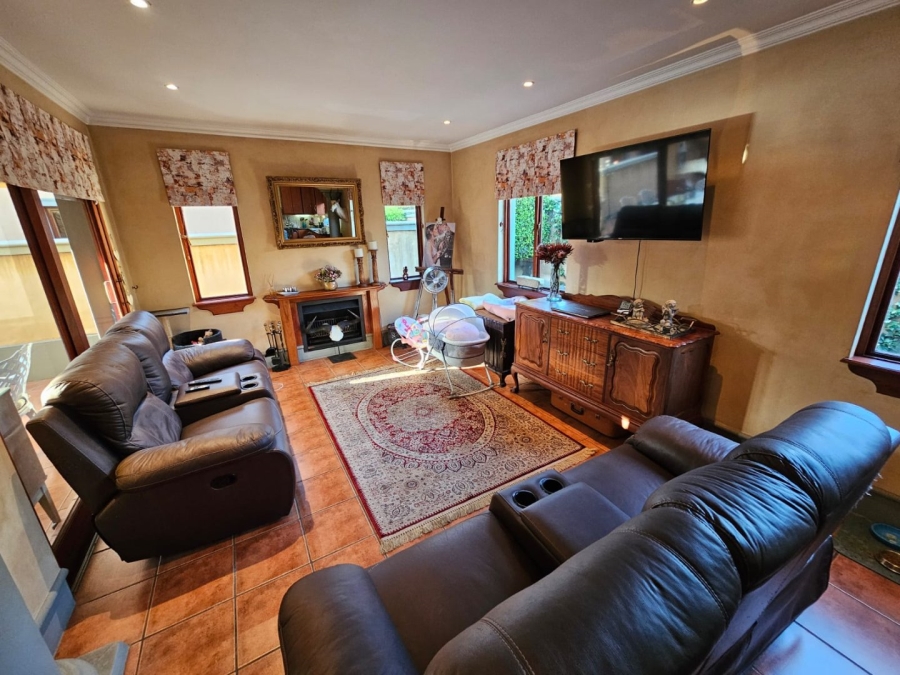 To Let 2 Bedroom Property for Rent in Faerie Glen Gauteng