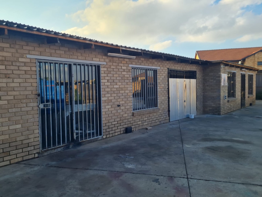 To Let commercial Property for Rent in Lenasia Ext 13 Gauteng