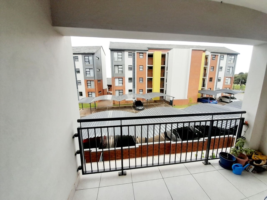 2 Bedroom Property for Sale in Rooihuiskraal North Gauteng