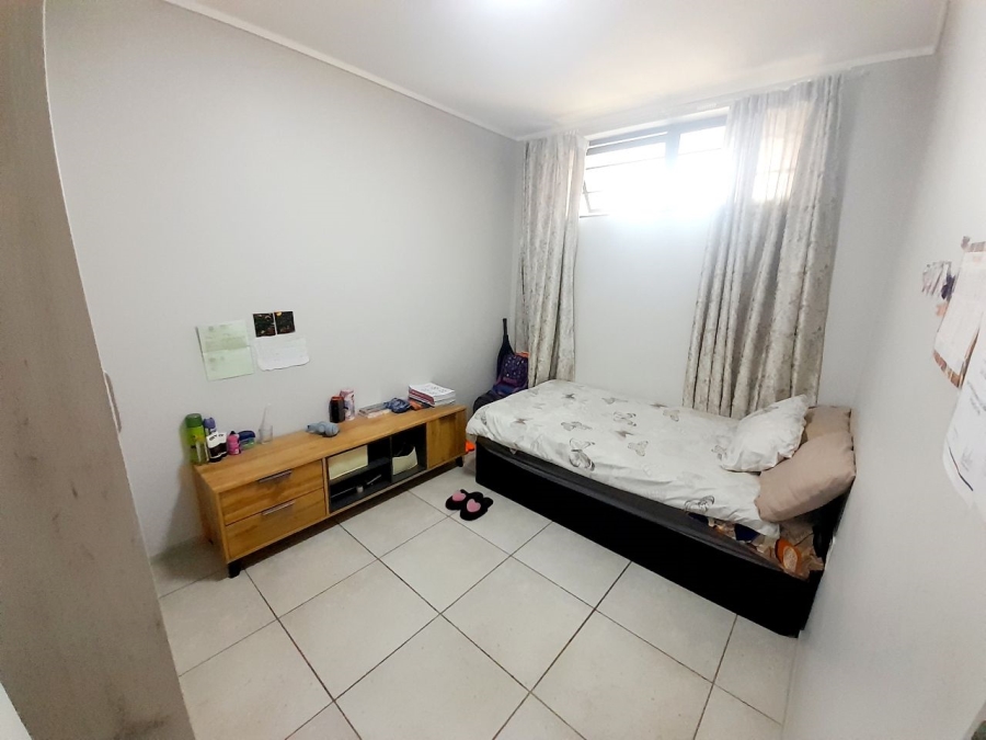 2 Bedroom Property for Sale in Rooihuiskraal North Gauteng