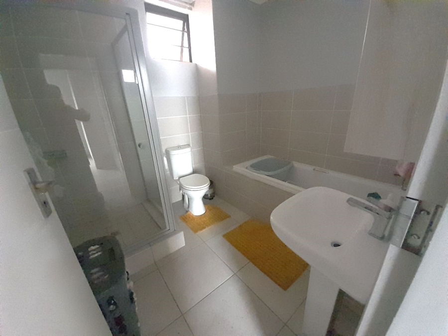 2 Bedroom Property for Sale in Rooihuiskraal North Gauteng