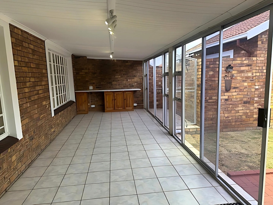 3 Bedroom Property for Sale in Wilro Park Gauteng