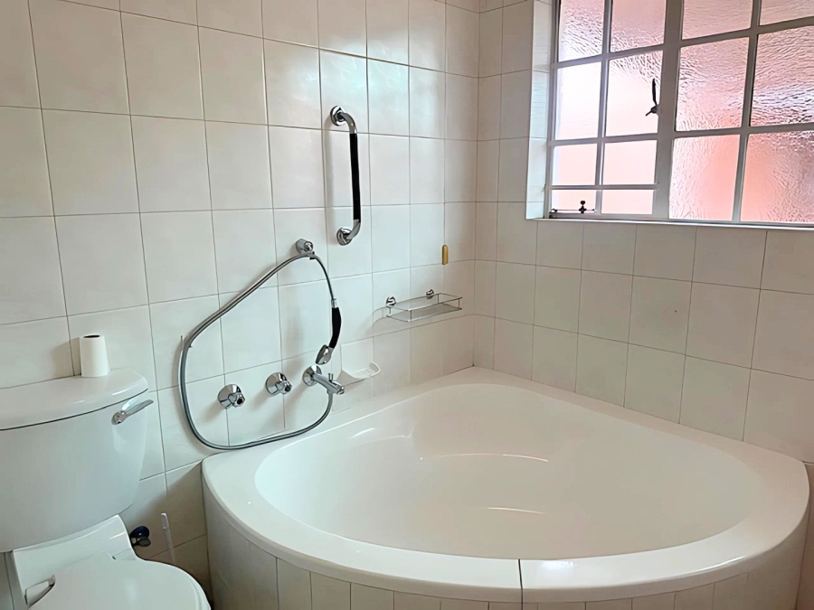 3 Bedroom Property for Sale in Wilro Park Gauteng