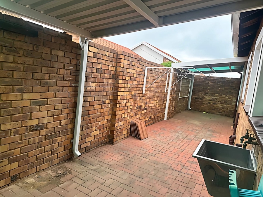 3 Bedroom Property for Sale in Wilro Park Gauteng