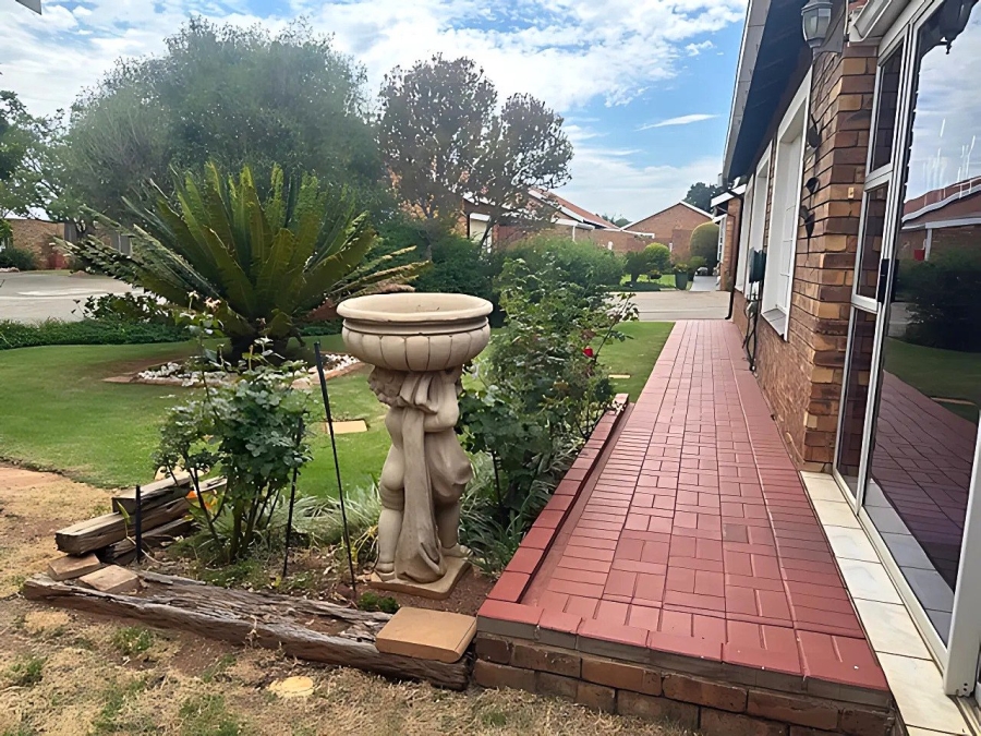 3 Bedroom Property for Sale in Wilro Park Gauteng