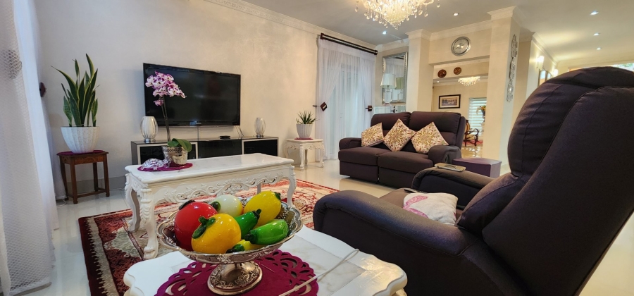 5 Bedroom Property for Sale in Aspen Hills Gauteng