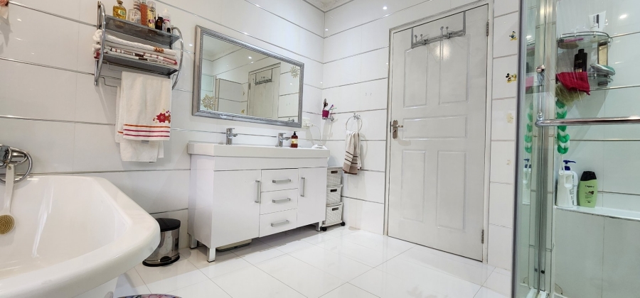 5 Bedroom Property for Sale in Aspen Hills Gauteng